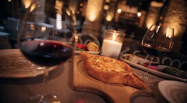 Вечеря в грузинському ресторані Вечеря в грузинському ресторані