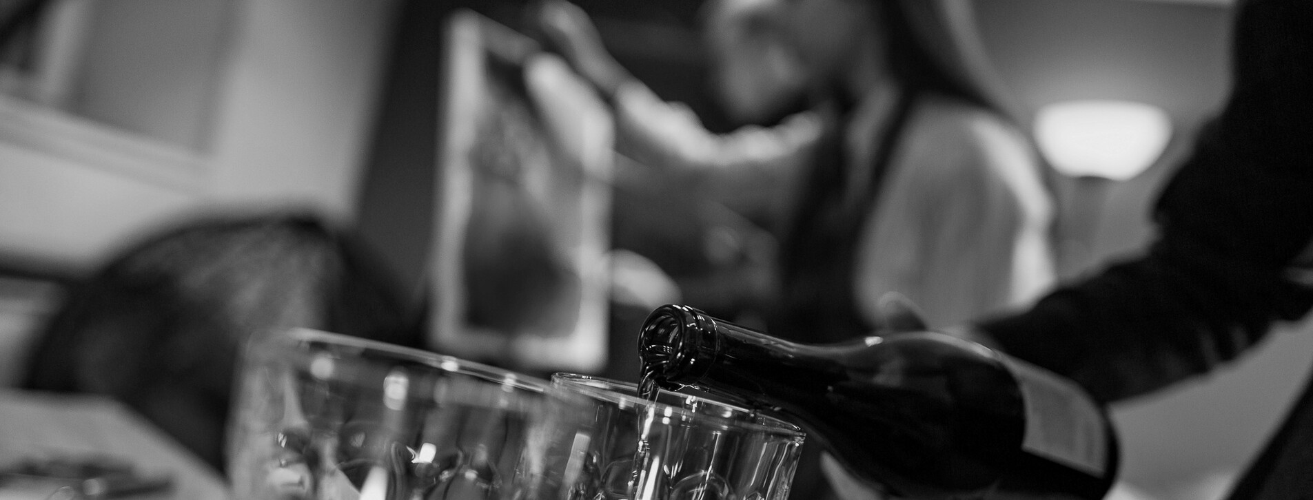 Фото 1 - Живопис і вино для компанії