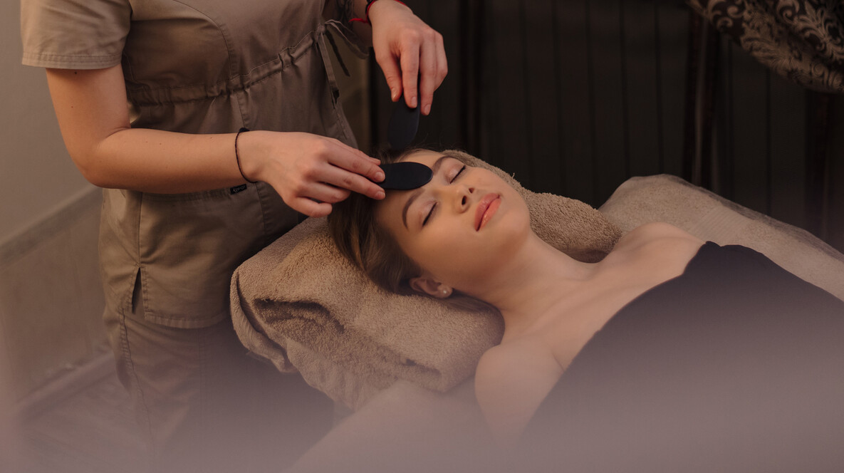 Масаж обличчя гуа-ша Подарунки на Новий рік хрещеній у Харкові - Масаж обличчя гуа-ша