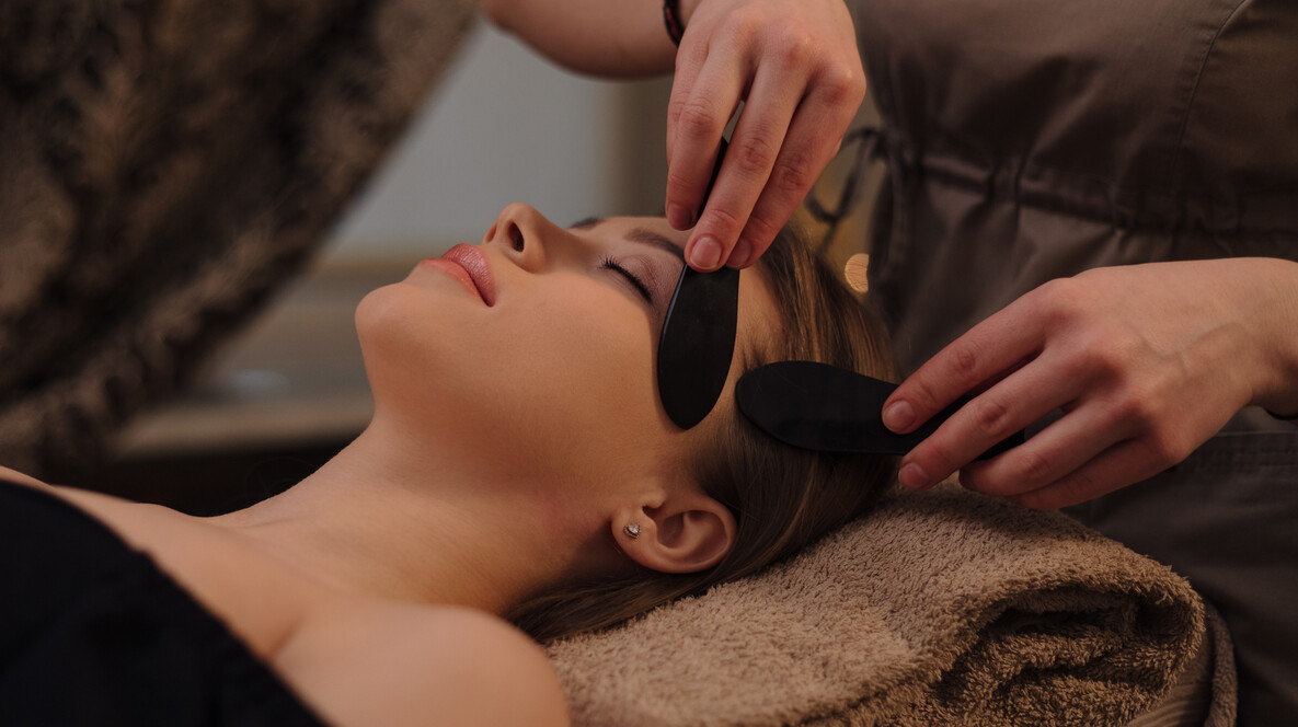 Масаж обличчя гуа-ша Масаж у Харкові - Масаж обличчя гуа-ша