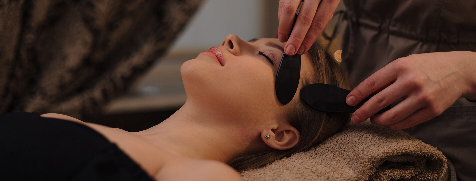 Фото 1 - Массаж лица гуа-ша