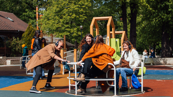 Імерсивна вистава з зануренням в групі для компанії Подарунки 1 вересня першокласнику - Імерсивна вистава з зануренням в групі для компанії