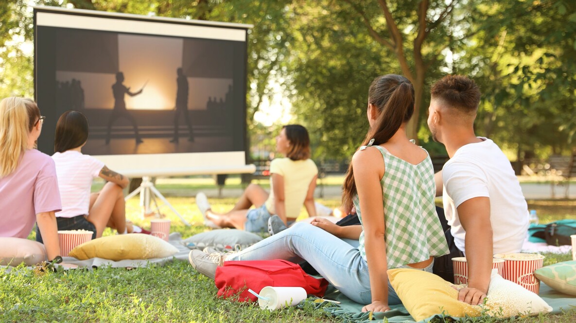 Кінотеатр під відкритим небом для двох Подарунки чоловікові на 32 роки в Тернополі - Кінотеатр під відкритим небом для двох