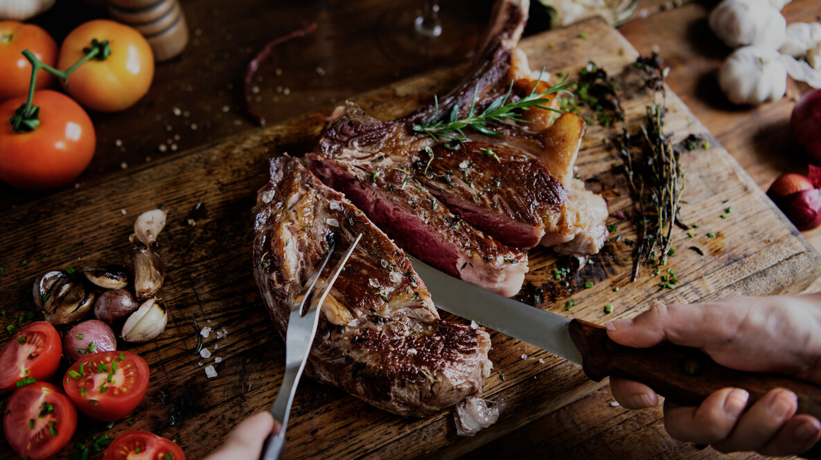 Вечеря в стейк-хаусі Подарунки співробітниці на Новий рік у Вінниці - Вечеря в стейк-хаусі