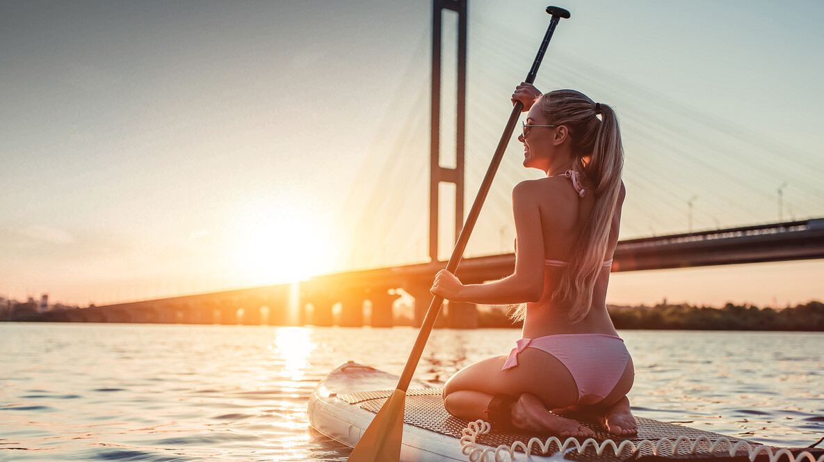 SUP-серфінг на світанку для компанії Подарунки друзям на День Святого Миколая в Дніпрі - SUP-серфінг на світанку для компанії