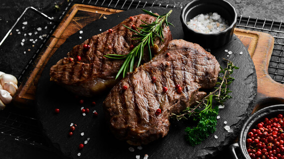 Мастер-класс по приготовлению стейков в BEEF для двоих Мастер-класс по приготовлению стейков в BEEF для двоих