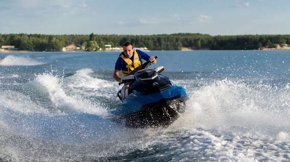 Драйв на гідроциклах для компанії Як навчитися кататись на вейкборді в Тернополі - Драйв на гідроциклах для компанії