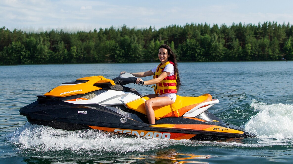 Драйв на гідроциклах для компанії Як навчитися кататись на вейкборді в Тернополі - Драйв на гідроциклах для компанії