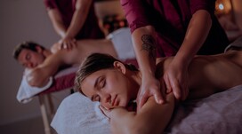 SPA в темряві для двох