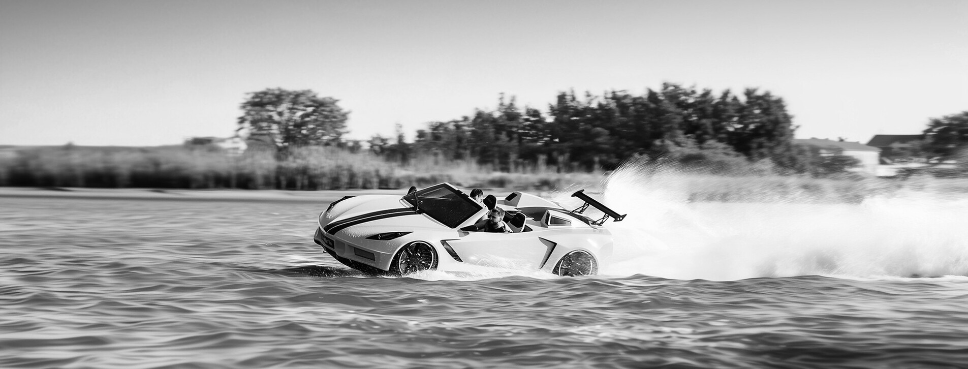 Фото 1 - Драйв на водному електрокарі