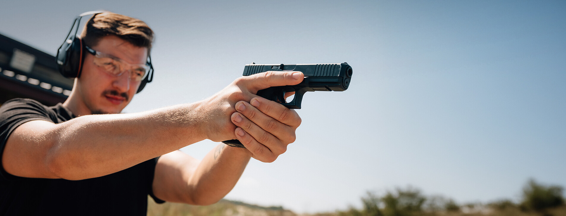 Фото 1 - Стрільба з пістолета для двох на стрільбищі