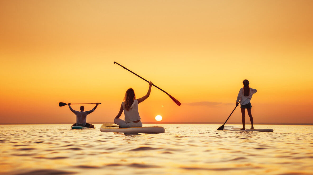 SUP-серфінг на заході сонця для компанії Подарунки далекобійникові у Львові - SUP-серфінг на заході сонця для компанії