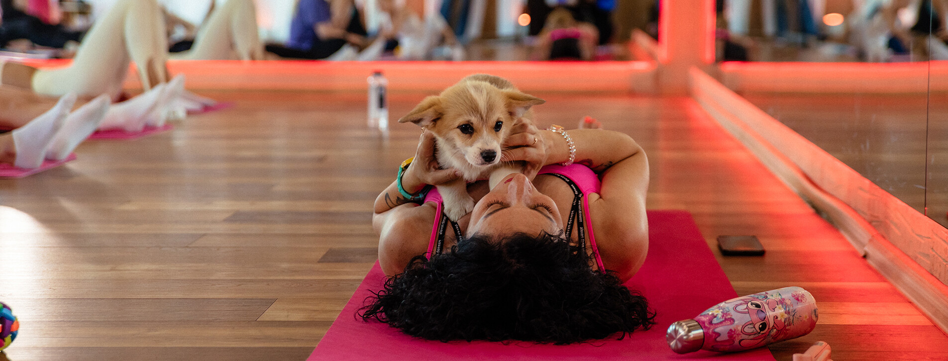 Фото 1 - Йога з цуценятами для компанії