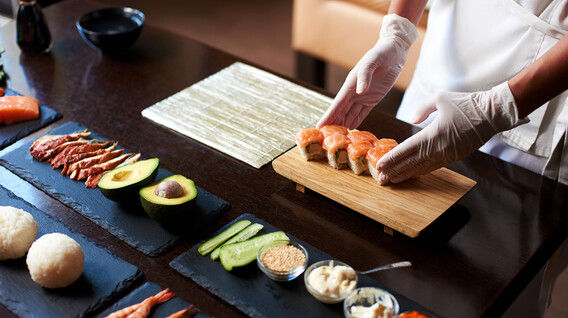 Майстер-клас суші для компанії Де відзначити Новий рік у Дніпрі - Майстер-клас суші для компанії