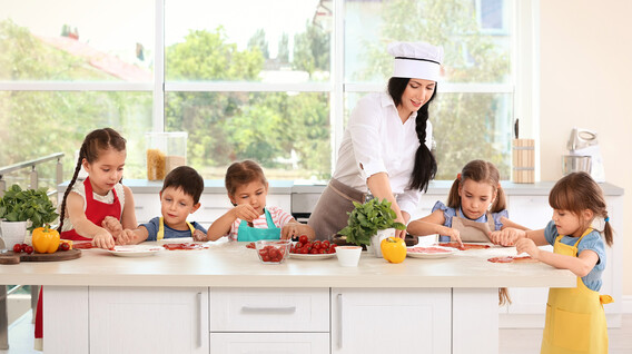 Дитячий кулінарний майстер-клас для компанії Де відзначити Новий рік у Дніпрі - Дитячий кулінарний майстер-клас для компанії