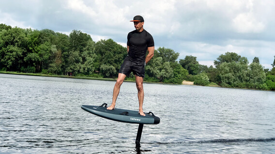 Майстер-клас серфінгу на електрофойлі Майстер-клас серфінгу на електрофойлі