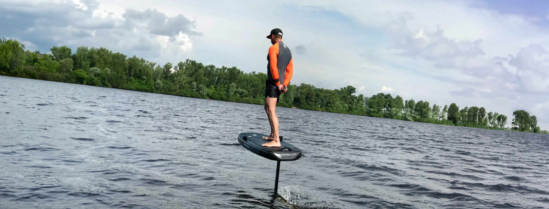 Фото 1 - Майстер-клас серфінгу на електрофойлі для двох