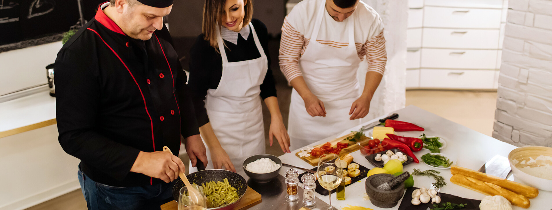 Фото 1 - Кулінарний урок від академії Євгена Чернухи для двох
