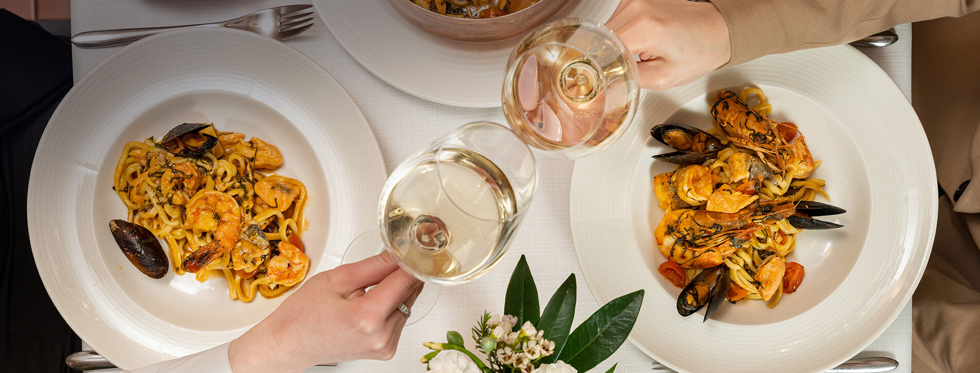 Фото 1 - Вечеря в барі мідій «Котелок»