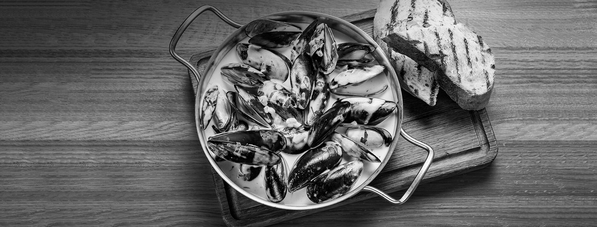 Фото 1 - Вечеря в барі-мідій «Котелок»