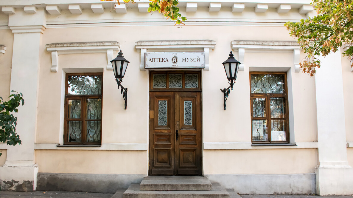 Екскурсія в підземелля аптеки з алхіміком для компанії Корпоративні подарунки на Новий Рік - Екскурсія в підземелля аптеки з алхіміком для компанії