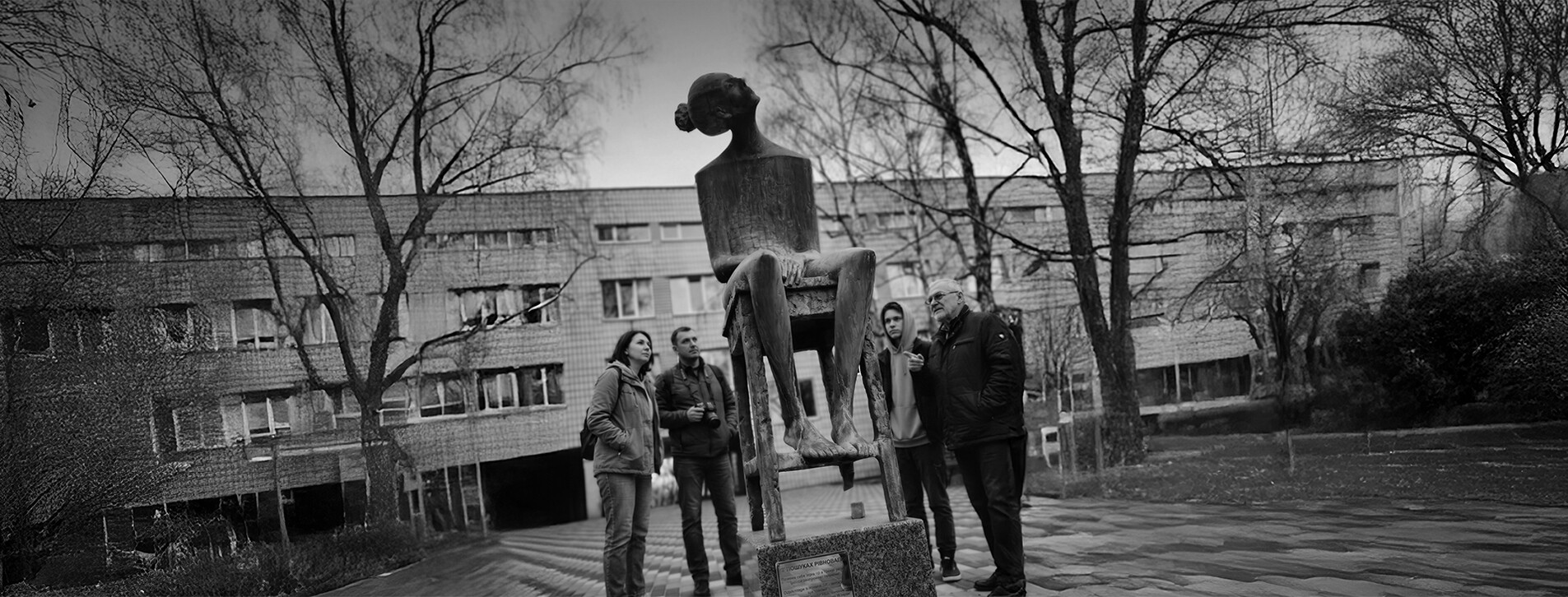 Фото 1 - Екскурсія територією психлікарні «Мандрівка в паралельний світ»