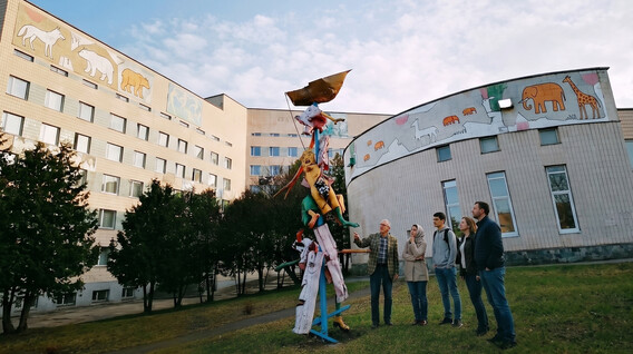 Екскурсія територією психлікарні для компанії Подарунок хресним на Різдво - Екскурсія територією психлікарні для компанії