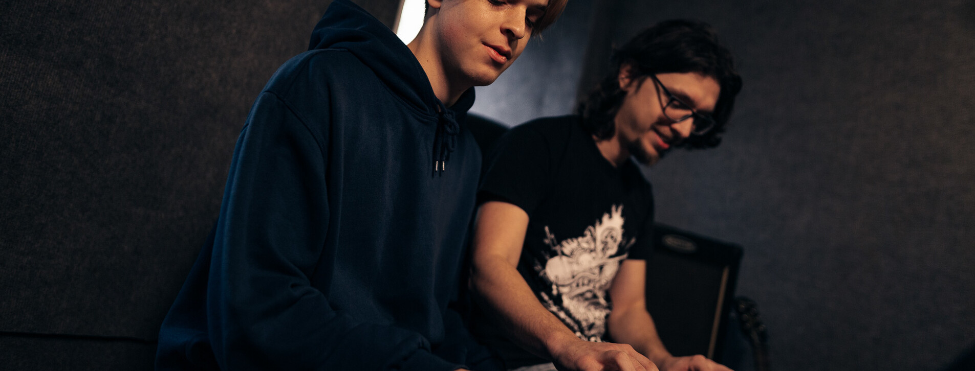 Гра на 5 музичних інструментах у Києві - 2 Фото 2 - Гра на 5 музичних інструментах