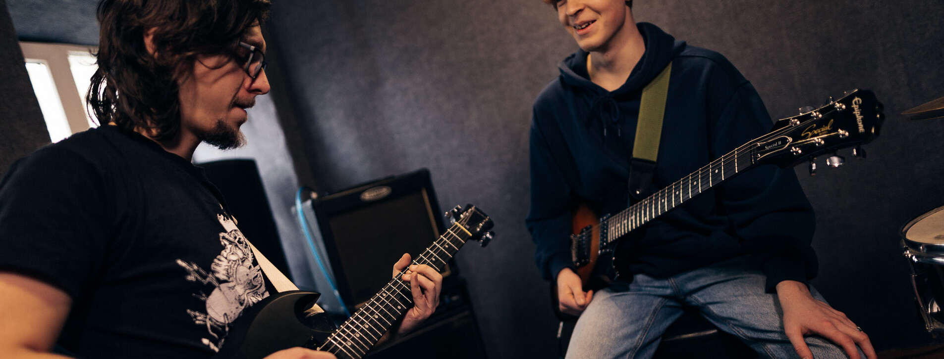 Гра на 5 музичних інструментах у Києві - 4 Фото 4 - Гра на 5 музичних інструментах