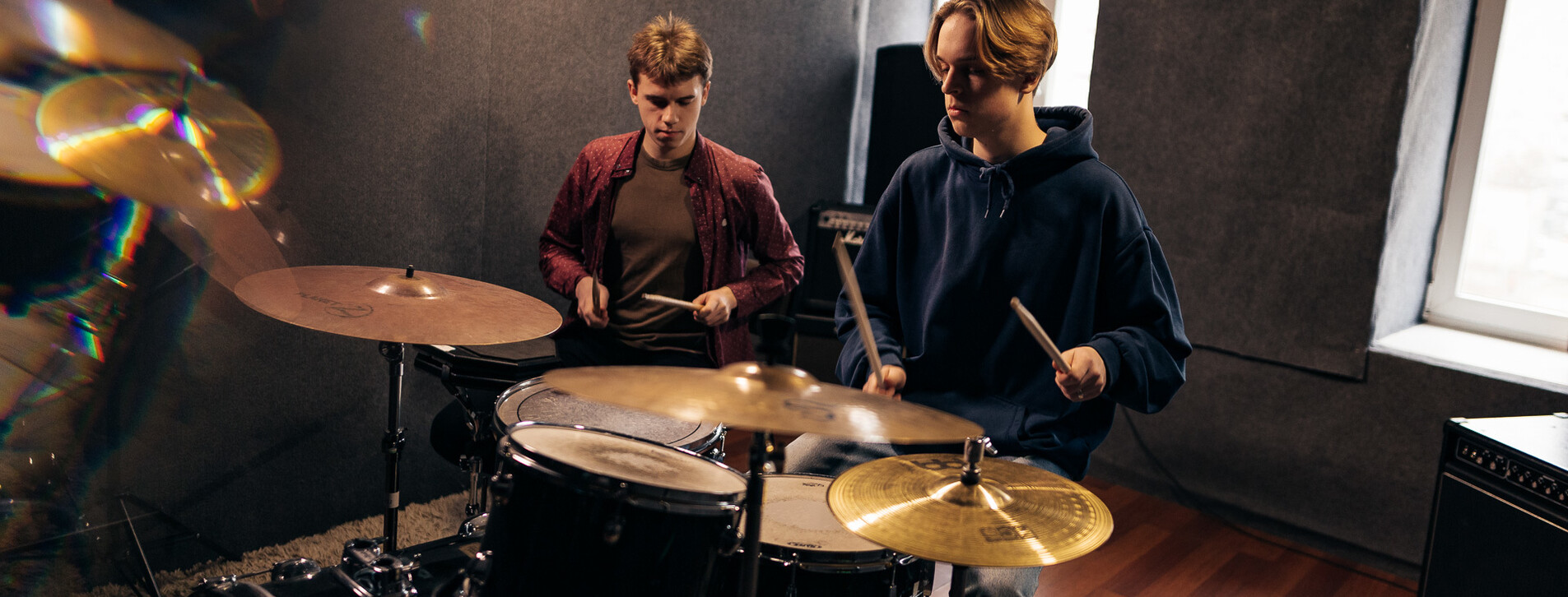 Гра на 5 музичних інструментах у Києві - 7 Фото 7 - Гра на 5 музичних інструментах