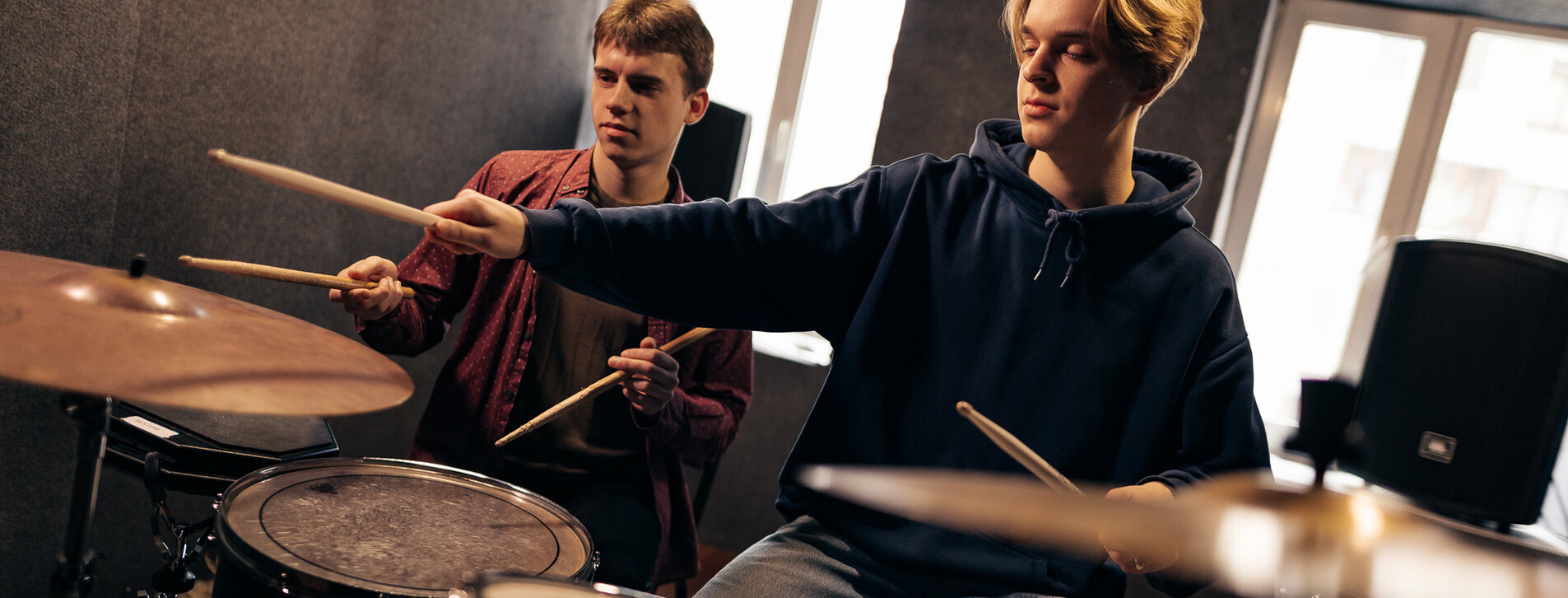 Гра на 5 музичних інструментах у Києві - 6 Фото 6 - Гра на 5 музичних інструментах