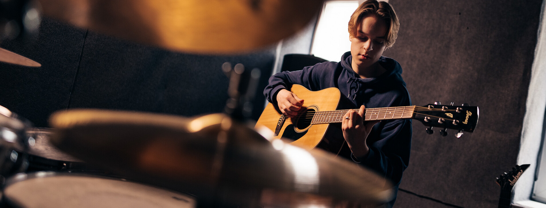 Гра на 5 музичних інструментах у Києві - 11 Фото 11 - Гра на 5 музичних інструментах