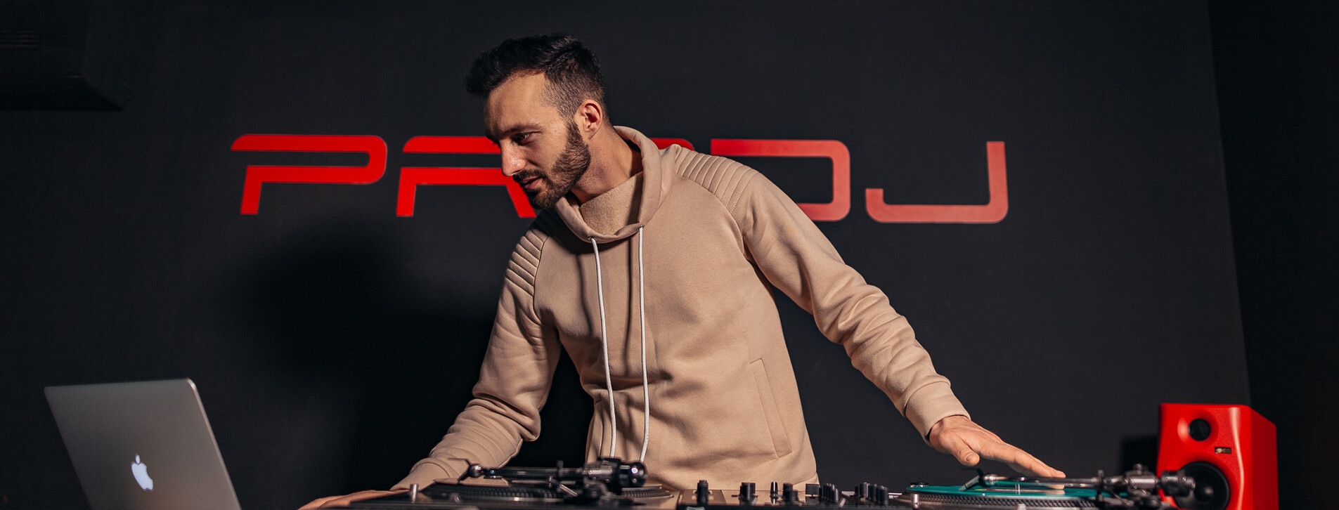 Мастер-класс dj на виниле для двоих в Киеве - 8 Фото 8 - Мастер-класс dj на виниле для двоих