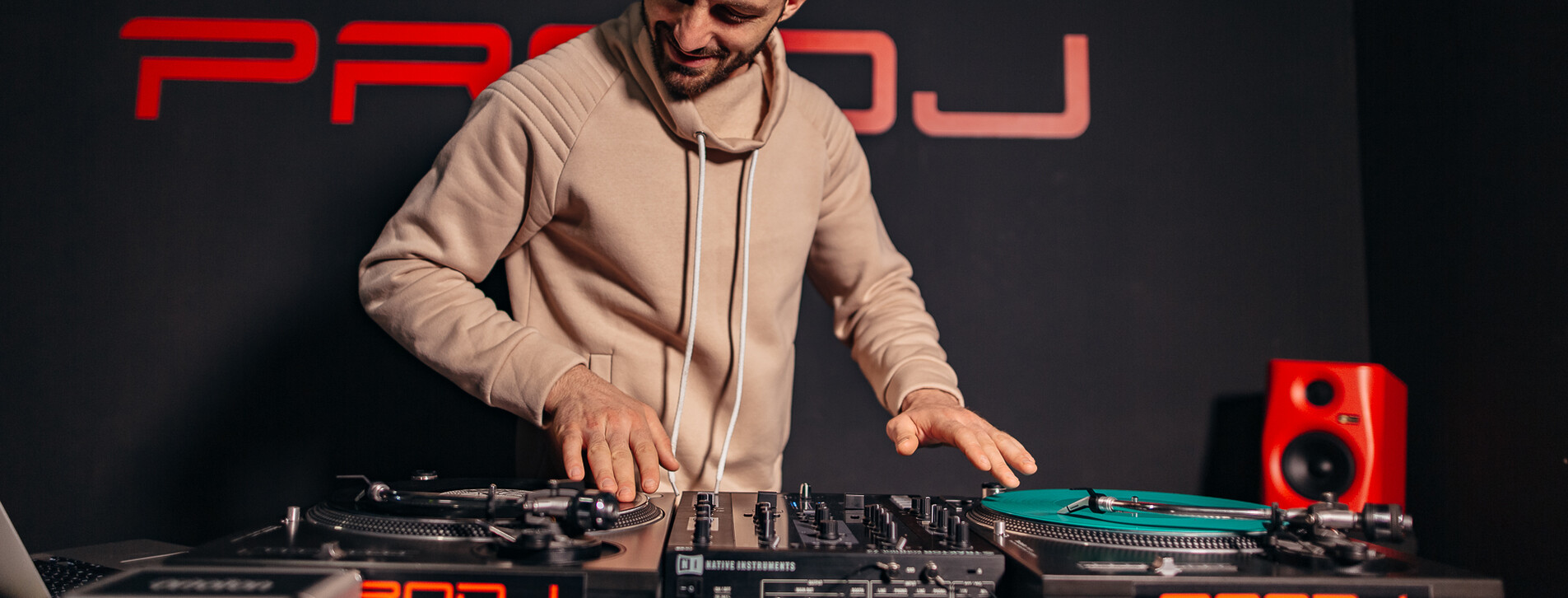 Мастер-класс dj на виниле для двоих в Киеве - 7 Фото 7 - Мастер-класс dj на виниле для двоих