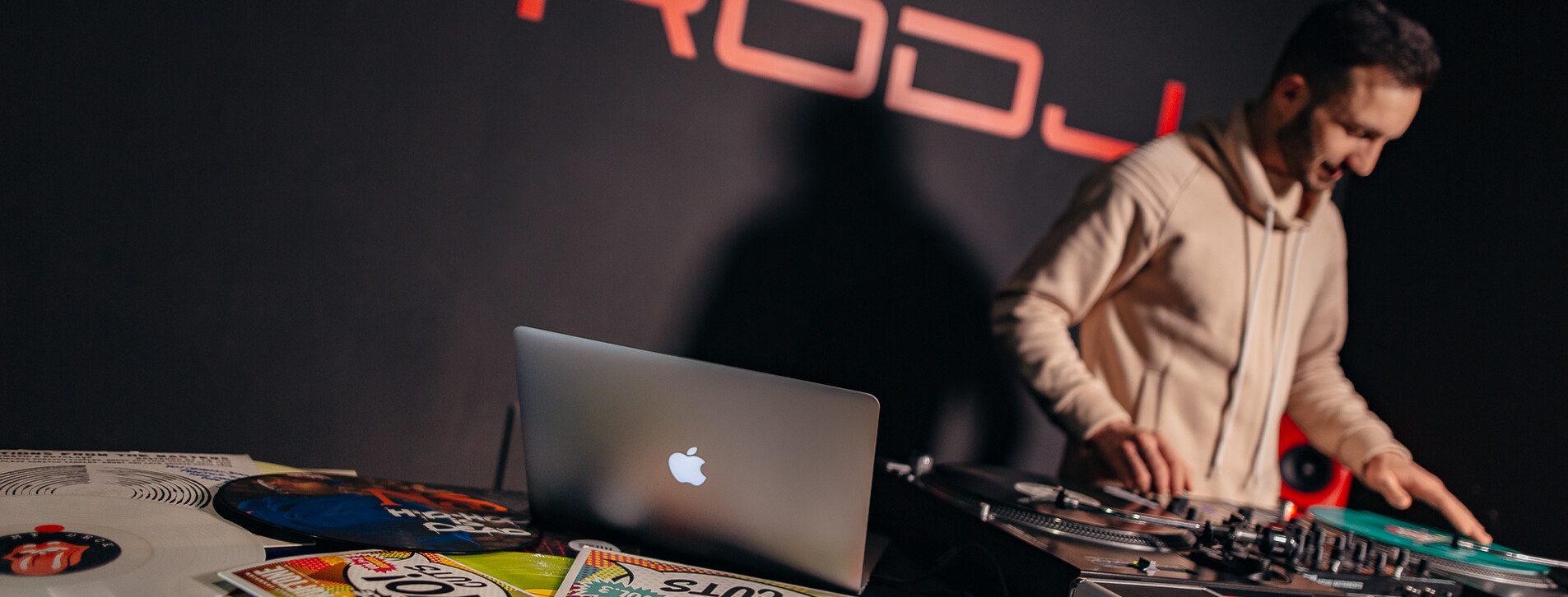 Мастер-класс dj на виниле для двоих в Киеве - 6 Фото 6 - Мастер-класс dj на виниле для двоих