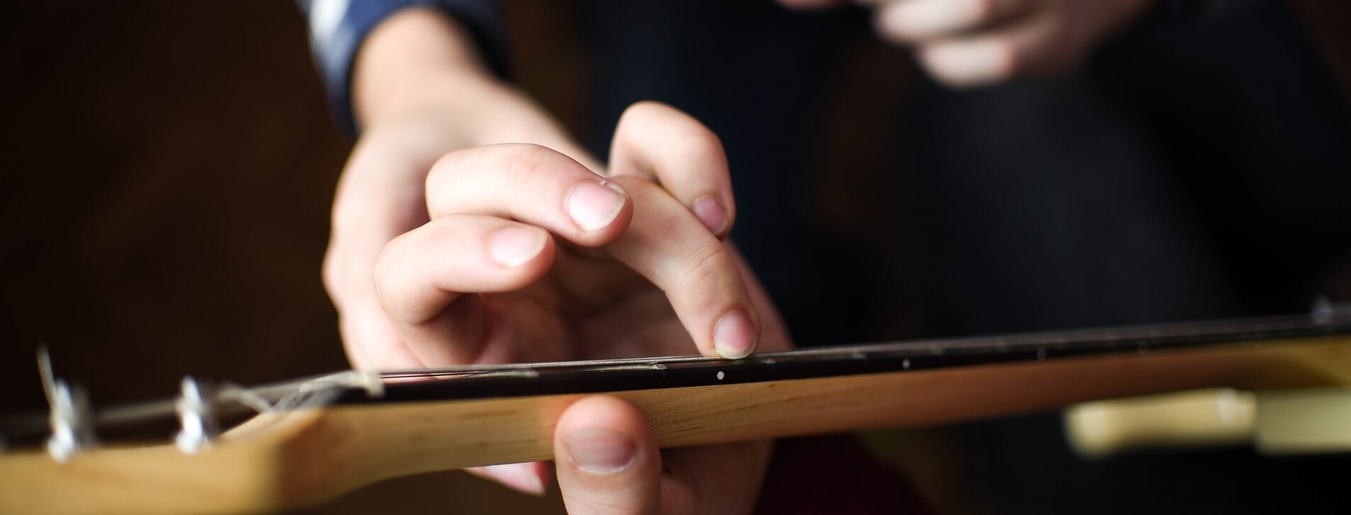 Мастер-класс игры на электрогитаре во Львове - 5 Фото 5 - Мастер-класс игры на электрогитаре