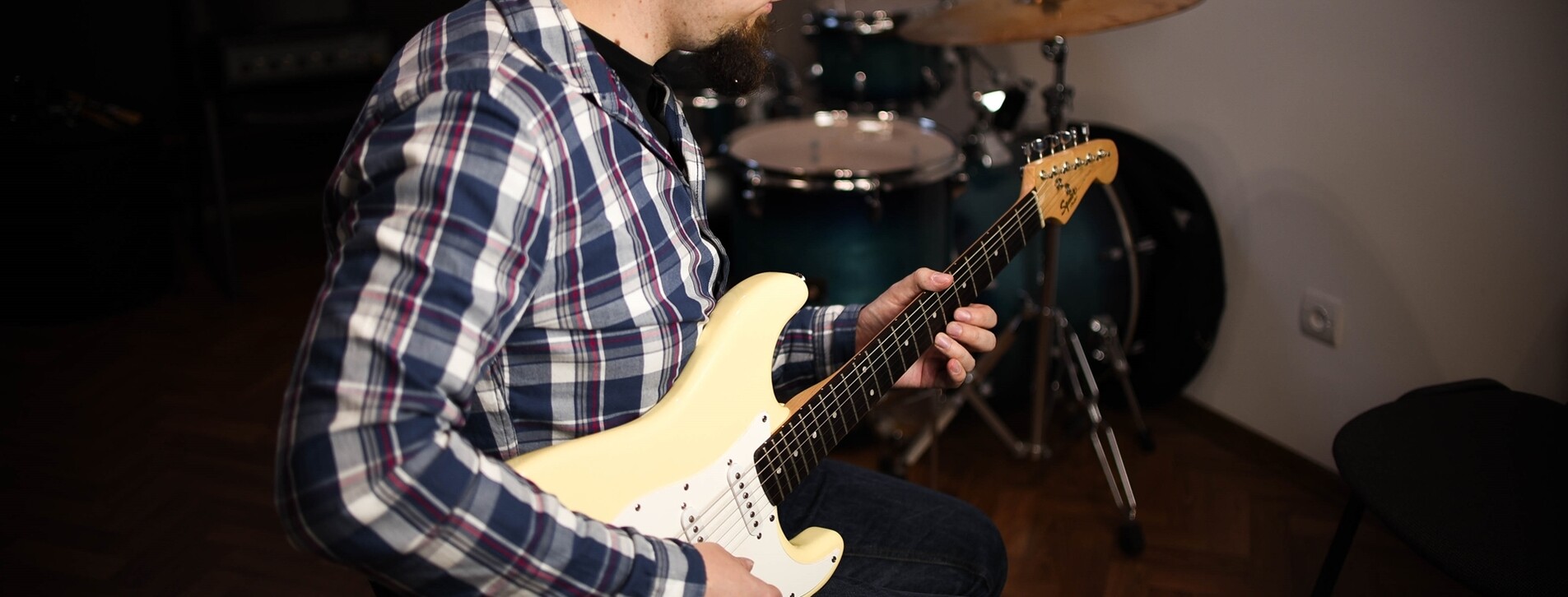 Мастер-класс игры на электрогитаре во Львове - 4 Фото 4 - Мастер-класс игры на электрогитаре