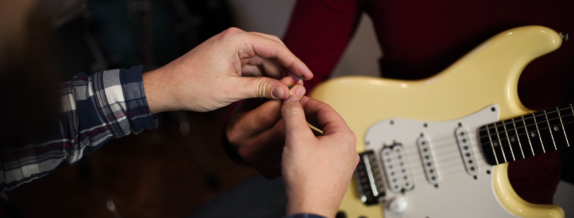 Мастер-класс игры на электрогитаре во Львове - 10 Фото 10 - Мастер-класс игры на электрогитаре