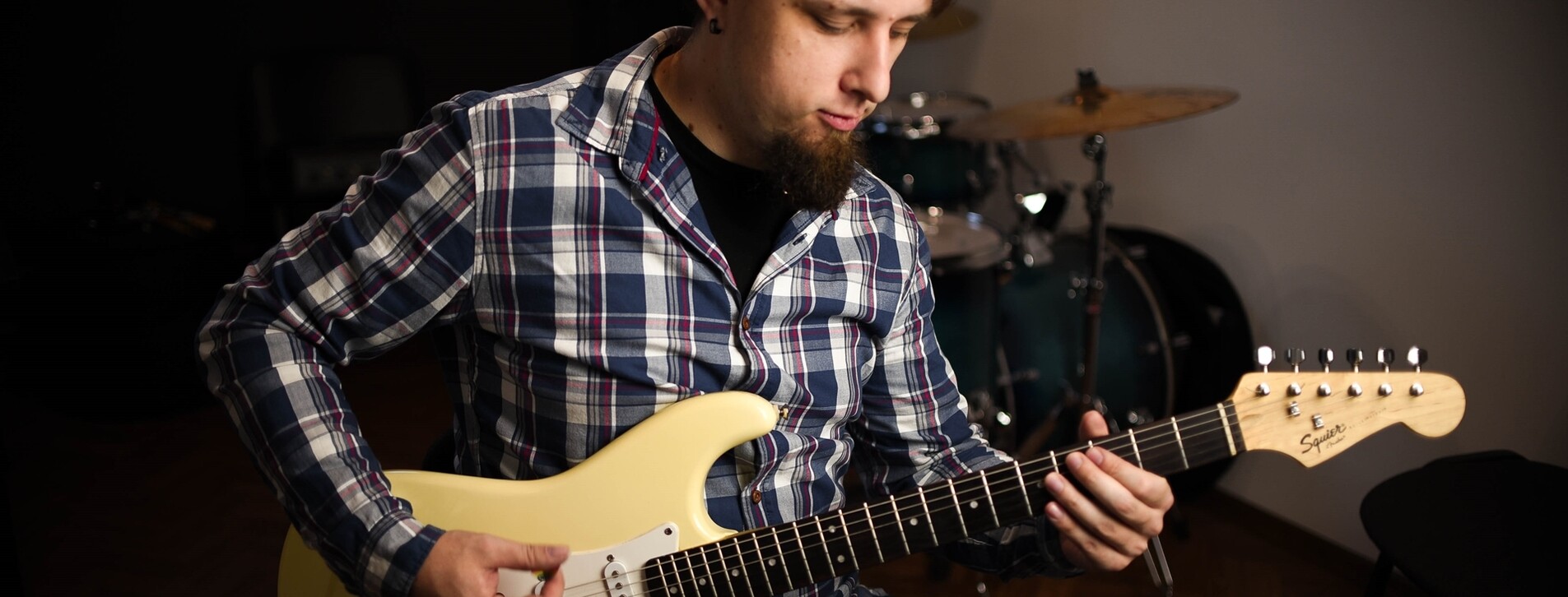 Мастер-класс игры на электрогитаре во Львове - 2 Фото 2 - Мастер-класс игры на электрогитаре