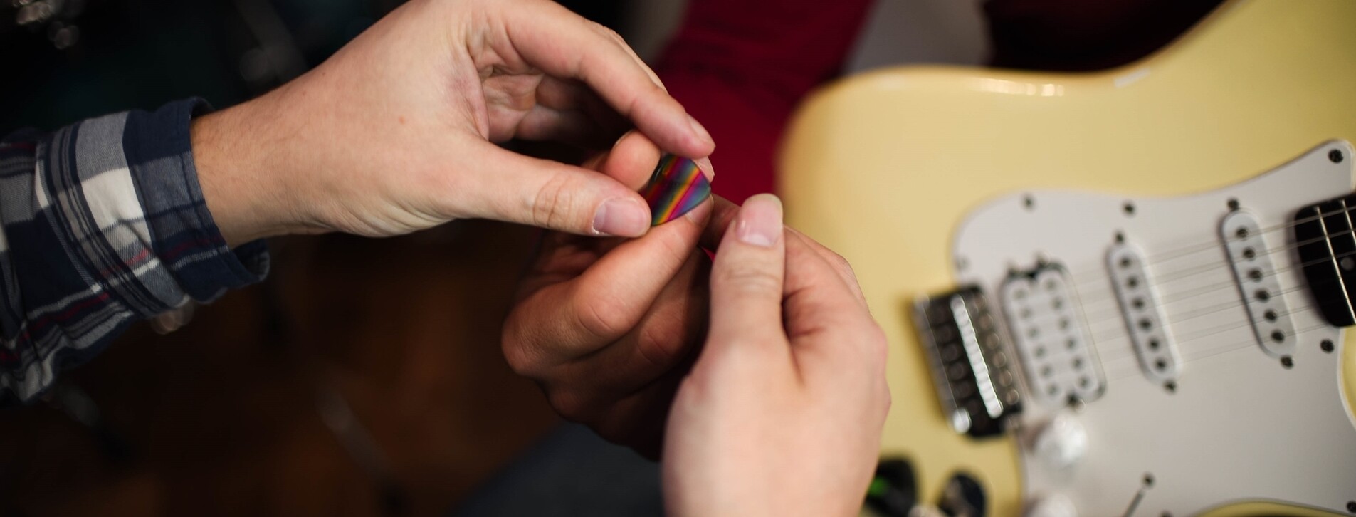 Мастер-класс игры на электрогитаре во Львове - 8 Фото 8 - Мастер-класс игры на электрогитаре