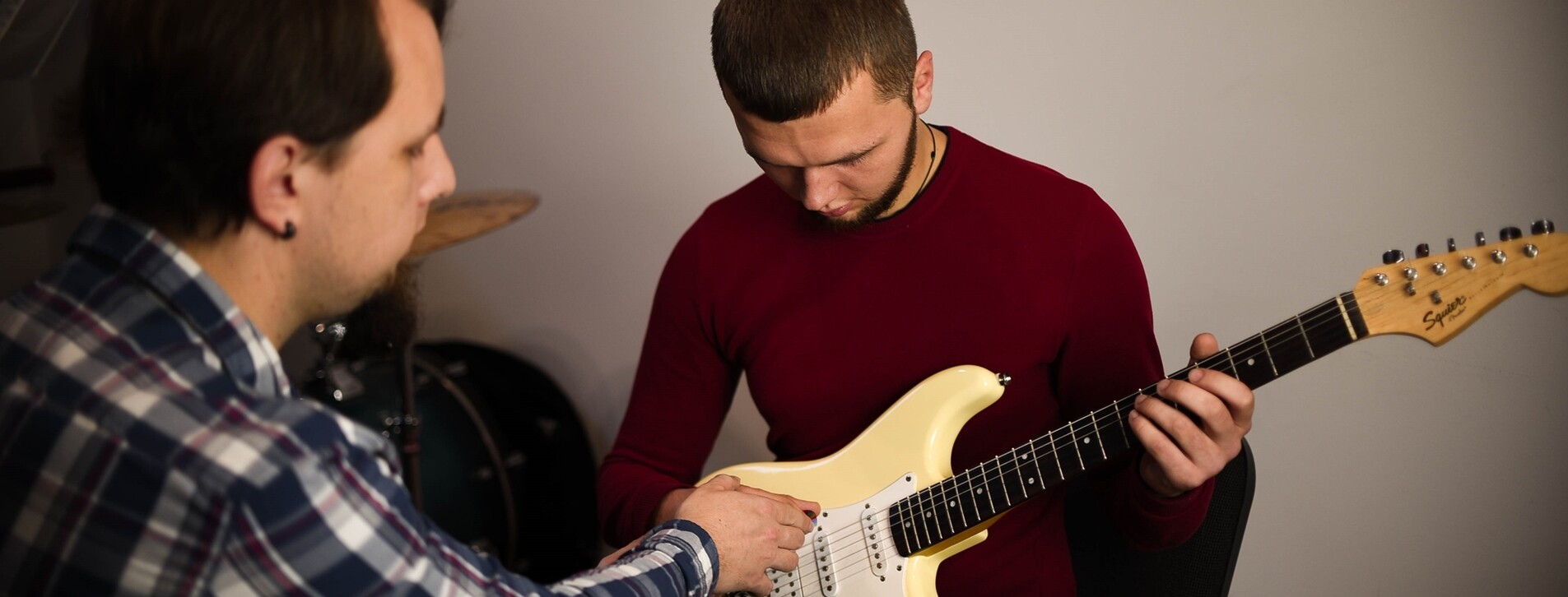 Мастер-класс игры на электрогитаре во Львове - 3 Фото 3 - Мастер-класс игры на электрогитаре