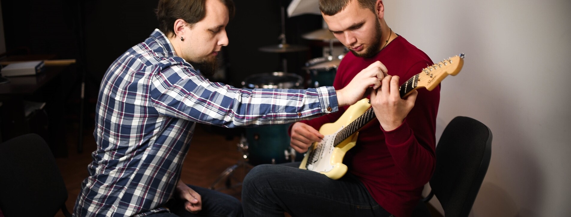 Мастер-класс игры на электрогитаре во Львове - 6 Фото 6 - Мастер-класс игры на электрогитаре