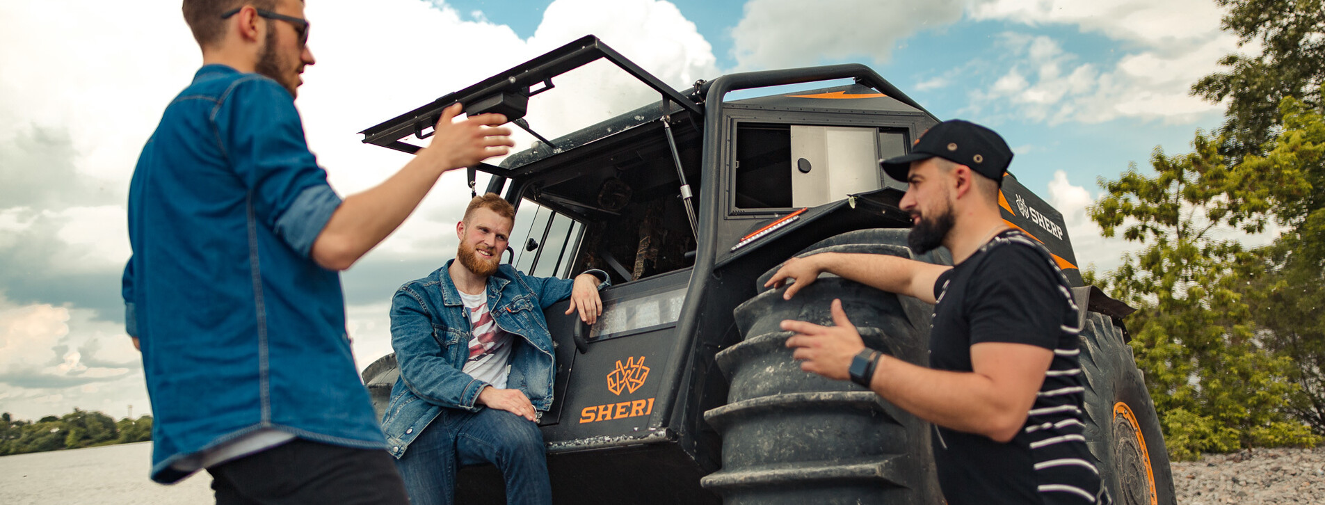 Катання на всюдиході Sherp для компанії в Києві - 3 Фото 3 - Катання на всюдиході Sherp