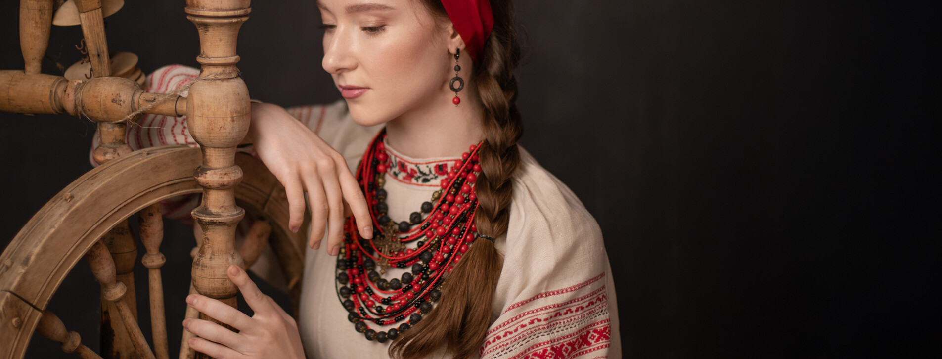 Етнофотосесія в українських костюмах у Києві - 5 Фото 5 - Етнофотосесія в українських костюмах