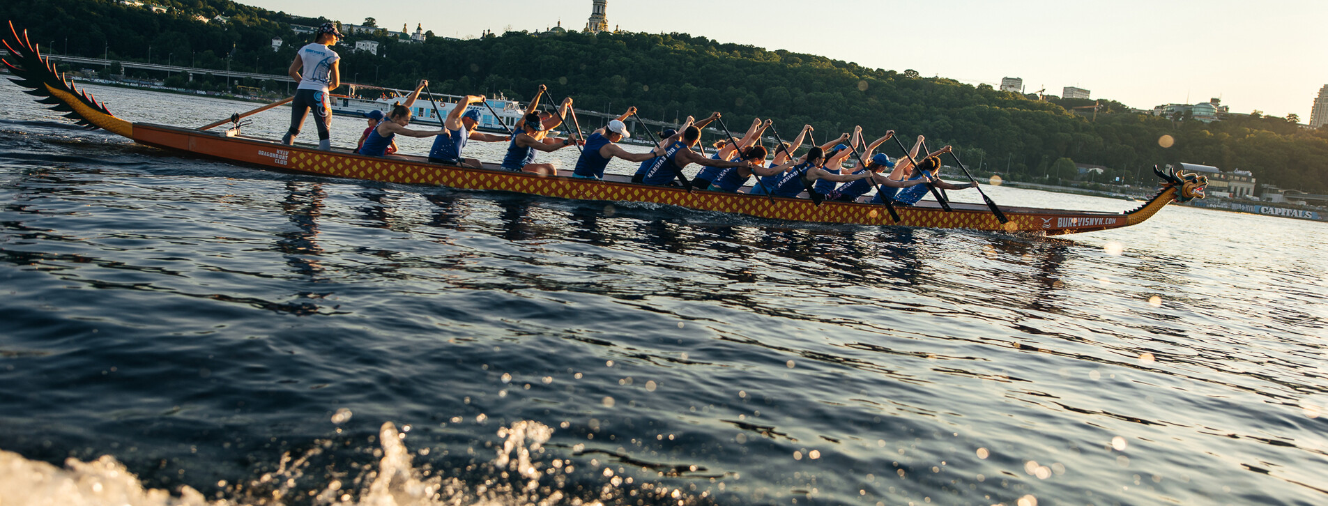 Гребля на драгонботі для компанії в Києві - 2 Фото 2 - Гребля на драгонботі для компанії