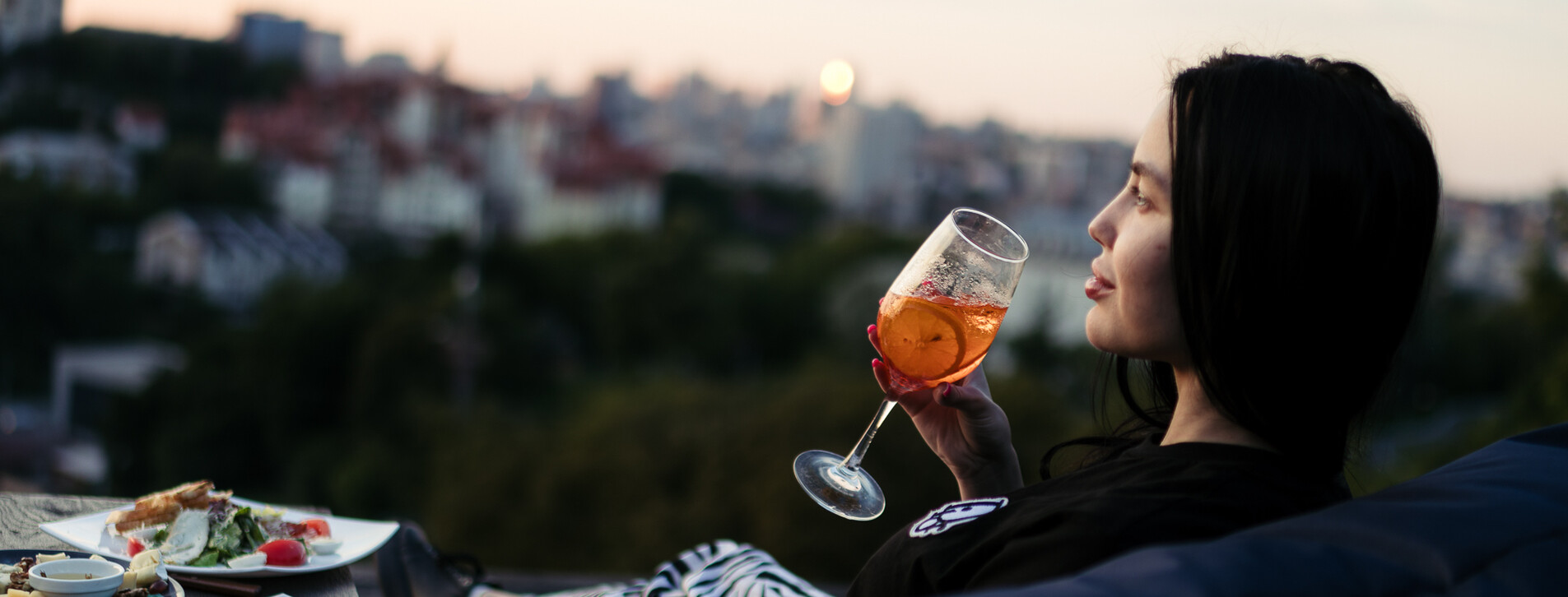 Захід сонця на терасі для компанії в Києві - 6 Фото 6 - Захід сонця на терасі