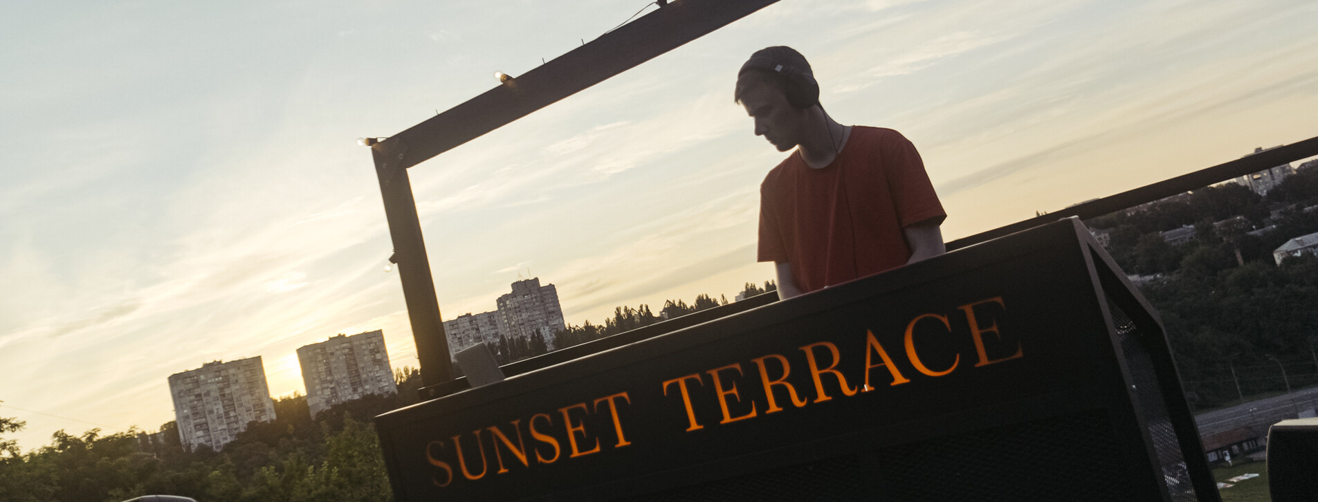 Захід сонця на терасі для компанії в Києві - 10 Фото 10 - Захід сонця на терасі