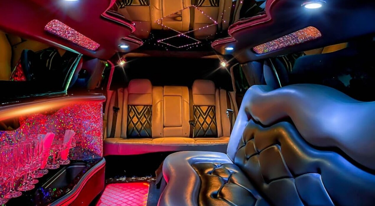Party Bus / Limuzine - 4 Фото 4 - Party Bus / Limuzine