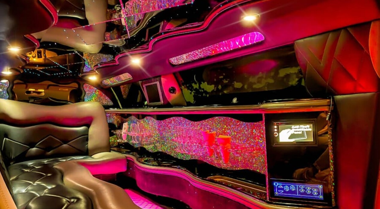 Party Bus / Limuzine - 6 Фото 6 - Party Bus / Limuzine