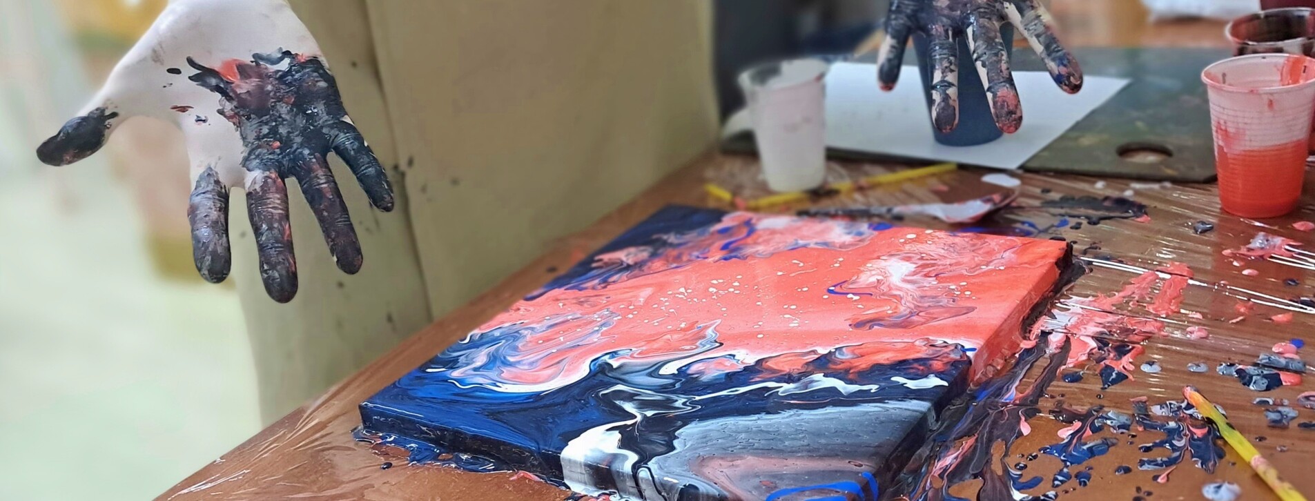 Абстрактная живопись Fluid Art для компании в Киеве - 11 Фото 11 - Абстрактная живопись Fluid Art для компании
